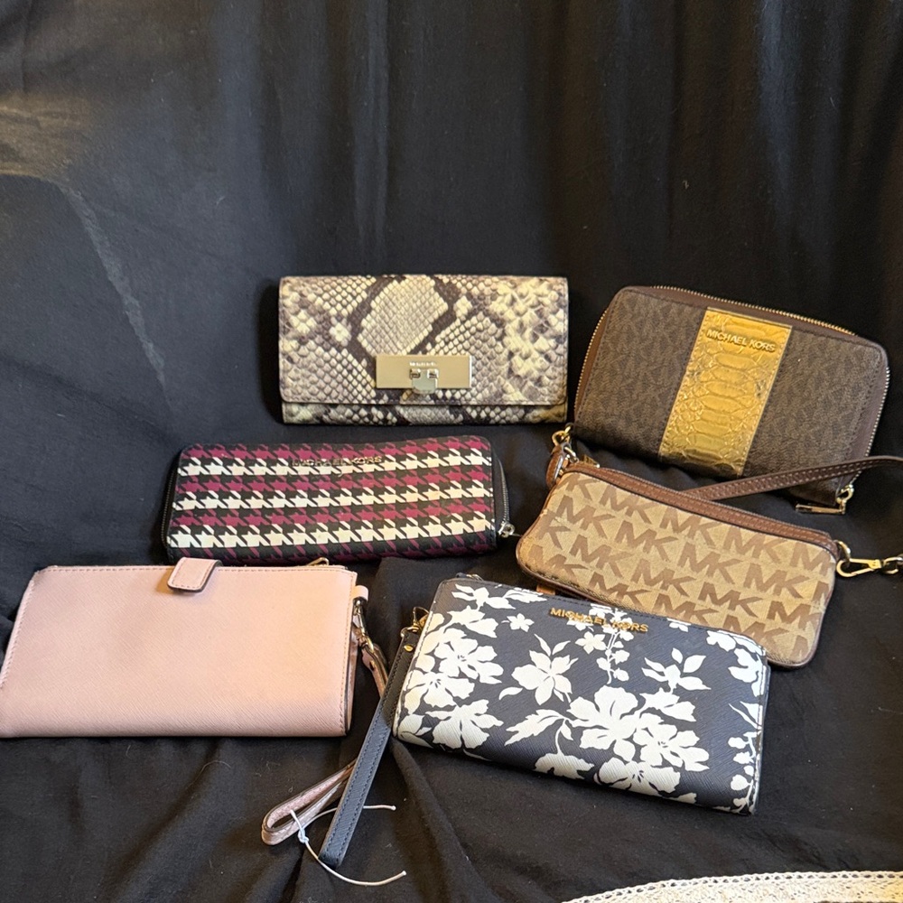 Lot of 6 Michael Kors Wallets ***read description ***